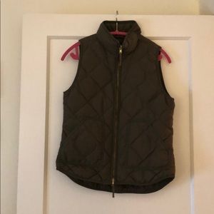 J crew quilted vest in army green